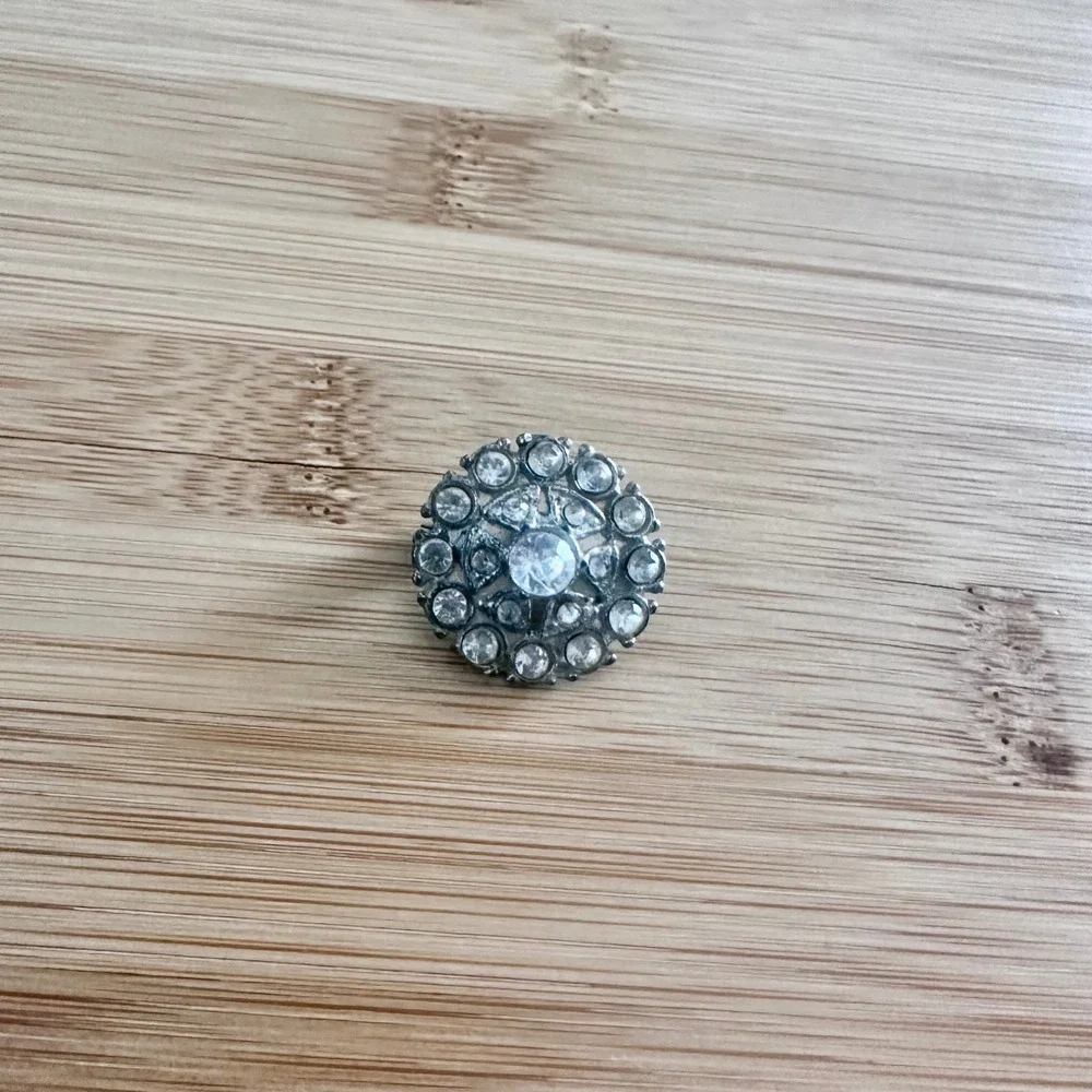 Vintage Silver Tone Rhinestone Sunburst Round Brooch Pin Clear Crystal Floral - Picture 4 of 7